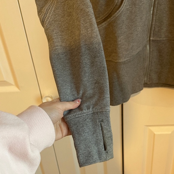 Lululemon Vintage Hooded Scuba Full Zip in Heather Grey/Pink Detail Size 8 - Picture 4 of 10